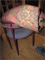 area rug & chair