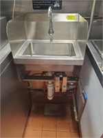 S/S HAND SINK WITH PEDAL 17"