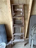 5’ Wooden Ladder