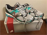 New Balance Womans Course Running Shoes Sz9