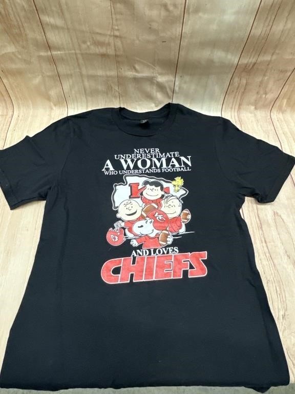 KC Chiefs & Peanuts Women Small T-shirt NWOT