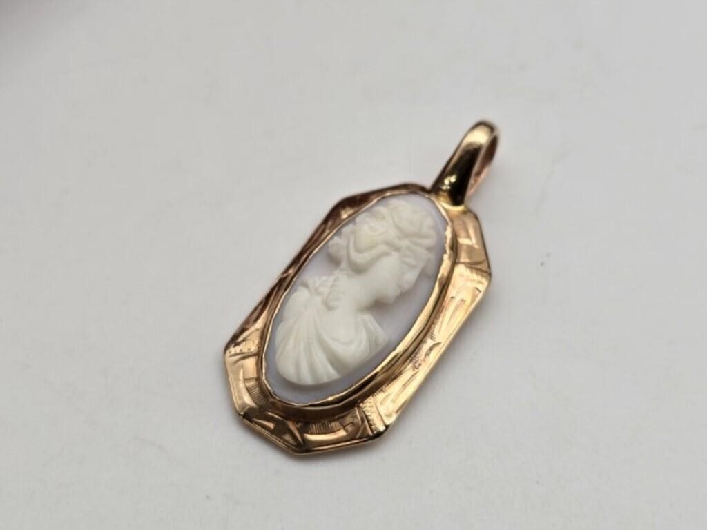 10K Gold Carved Cameo Pendant