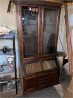 Gun cabinet *glass has crack on front right