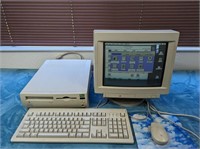 Apple Macintosh Performa 637CD w/ Monitor