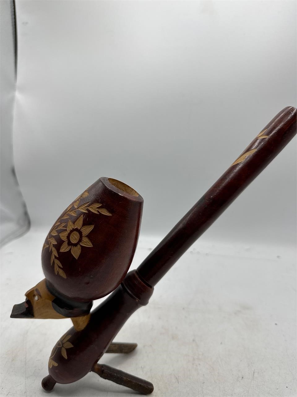 Wooden figural pipe