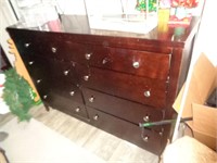 8 DRAWER DRESSER 40"T X 17" W X 56" L / BR2