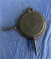 GRISWOLD NO 8 889 WAFFLE IRON AND BASE CAST IRON