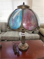 METAL BASE STAINED GLASS LOOK SHADE TABLE LAMP