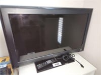 32" SONY FLAT SCREEN TV W/ REMOTE 09- LCD