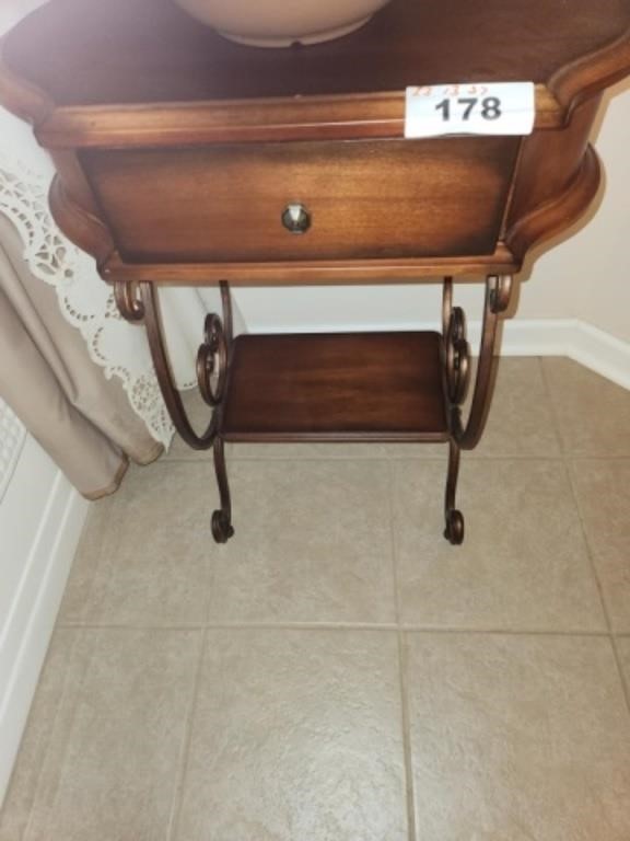 ANTIQUE LOOK WOOD & METAL 1 DRAWER SIDE TABLE