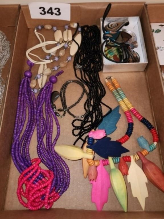 LOT COSTUME JEWELRY  NECKLACES