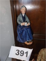 ROYAL DOULTON  FIGURINE - THE CUP OF TEA