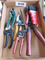 LOT SMALL HAND TRIMMERS