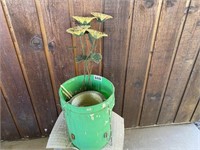 5 Gallon Bucket w/4 Metal/Ceramic Sunflowers