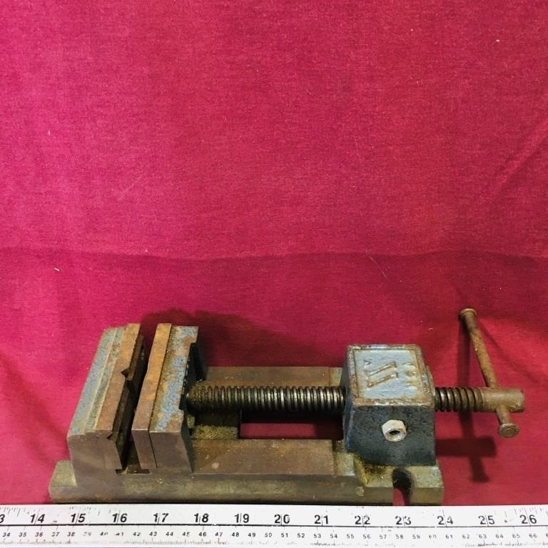 Iron Workbench Vise (Vintage)