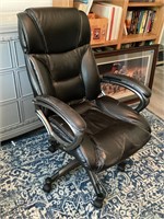 Black swivel rolling office chair