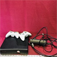 Xbox 360 Console & Controllers / Hookups