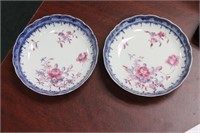 A Pair of Chinese Export Bowls/Dishes