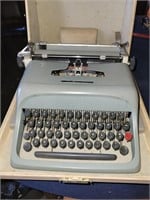 Vintage Olivetti-Underwood Typewriter