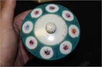 A Porcelain Trinket Box with Lid