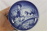 A B and G 1994 Children's Day Plate