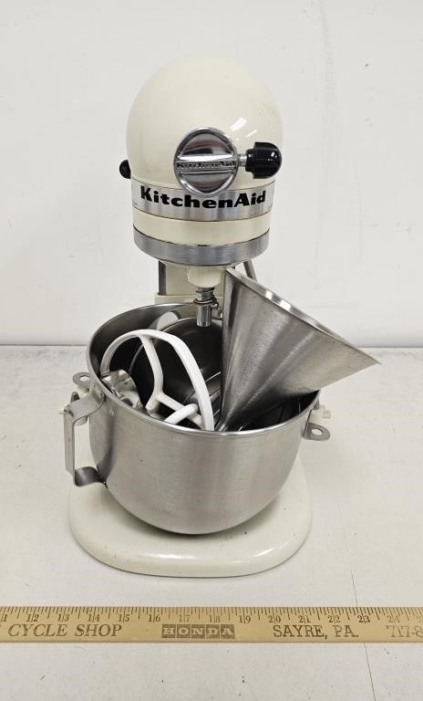 Vintage Kitchen Aid Mixer Model K5SS w