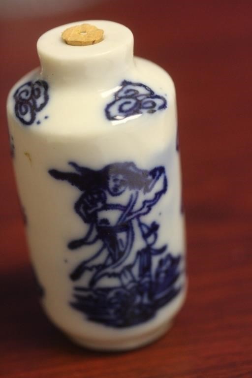 A Vintage Chinese Blue And White Snuff Bottle