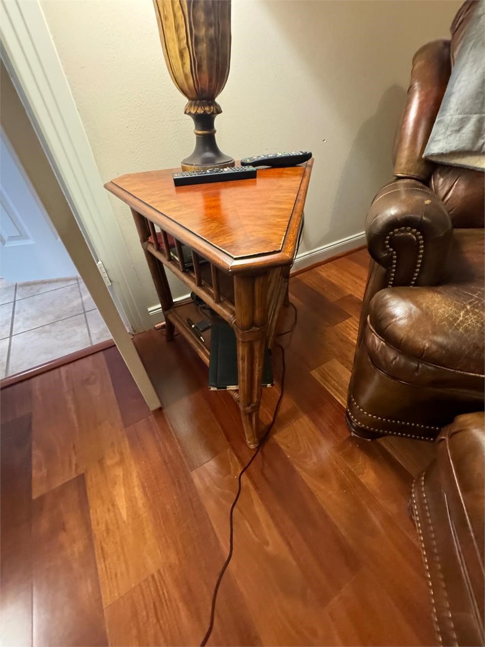Triangle End Table w/Ladder Design