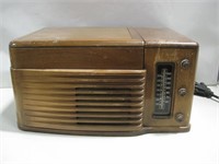 Philco Model 46-1203 Radio/ Turntable See Info