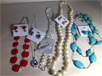 5 NECKLACES/EARRINGS SETS