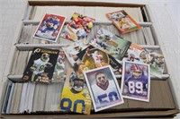 3200 ASSORTED AND MIXED FOOTBALL CARDS