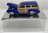 1:24 Die-Cast Custom Woody Wagon w/ Display Case