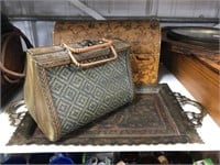 TRAY AND PURSE AND SMALL TRUNK