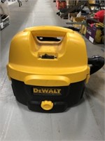 DEWALT SHOP VAC