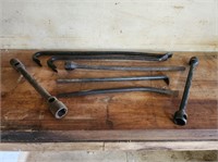 CROW BARS, LUG WRENCHES & TIRE TOOLS