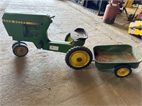 Antique John deer toy tractor