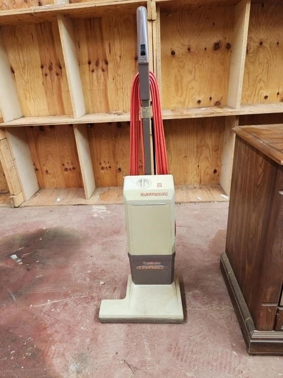 VINTAGE ELECTROLUX DISCOVERY III VACUUM CLEANER