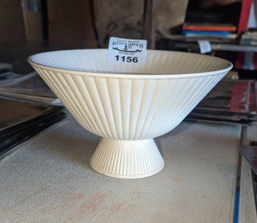 Wedgewood pedestal bowl