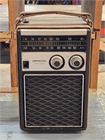 VINTAGE SOUND DESIGN AM/FM PORTABLE RADIO