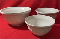 Pottery mixing bowl set