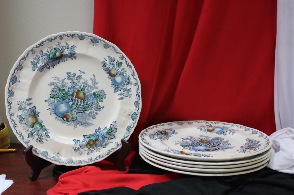 A Set of 6 Mason's Pottery Dinner Plates