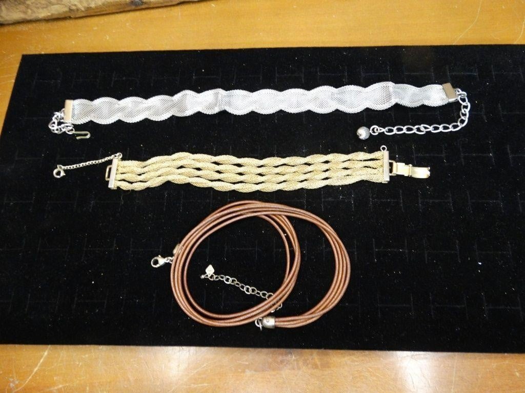Necklace /  Choker Costume Jewelry