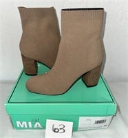 GirlMIA Women’s Size 8M Boots, Dark Sand