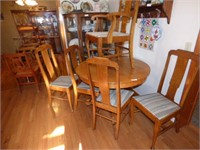 ANTIQUE ROUND OAK  TABLE & 6 CHAIRS, 2 LEAVES