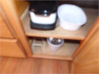 CONTENT OF LOWER CABINET & DRAWERS UTENSILS &