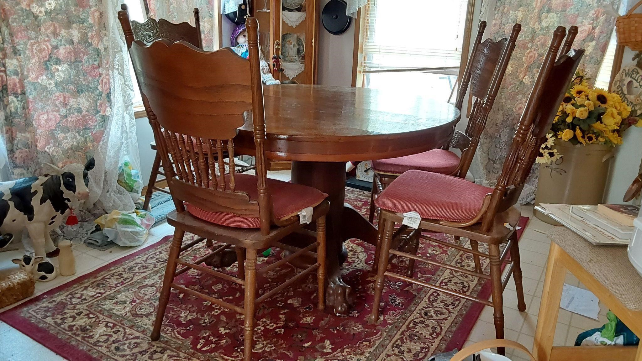 Antique round table claw feet w/4 chairs