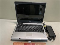 TOSHIBA LAP TOP UNTESTED NEEDS PIECE OF CABLE