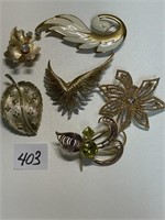 AMAZING LOT OF BROOCHES