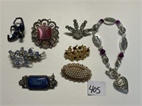 GREAT LOT OF PRETTY BROOCHES AND NECKLACE