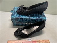 PRETTY PAIR OF LADIES SHOES NEW